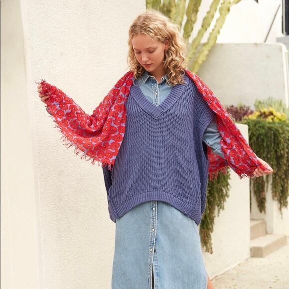 Free People Clyde Chunky Knit Oversized Sweater Vest Size XS Blue V Neck NWOT - Picture 1 of 8